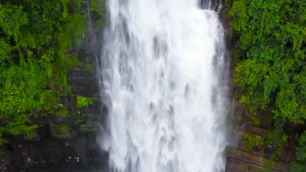 Een Prachtige Waterval Bergen Midden Jungle Mapalana Falls Sri Lanka — Stockvideo