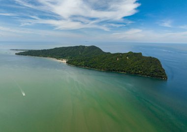 Berhala Adası, Sandakan Körfezi 'nde bulunan küçük bir ormandır. Sabah, Malezya.