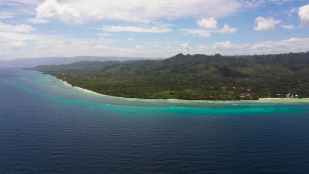 Paisaje Tropical Isla Con Hermosa Playa Palmeras Por Agua Turquesa — Vídeo de stock