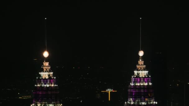 Kuala Lumpur Malezya Eylül 2022 Kuala Lumpur Gece Aydınlanan Petronas — Stok video