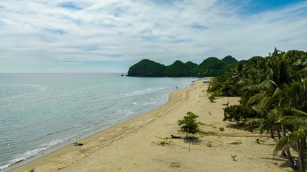 熱帯の砂浜と青い海の空中ビュー シュガービーチ フィリピンのネグロス州 — ストック写真