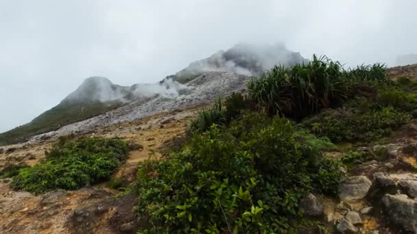 Dumanı Tüten Fümerollü Aktif Bir Volkanın Kalderası Sumatra Endonezya — Stok video