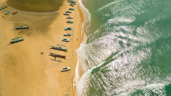 Top View Tropical Sandy Beach Fishing Boats Blue Ocean Arugam — Stock Photo, Image