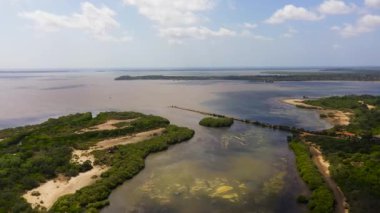 Sri Lanka 'da lagünleri ve koyları olan kıyı insansız hava aracı..