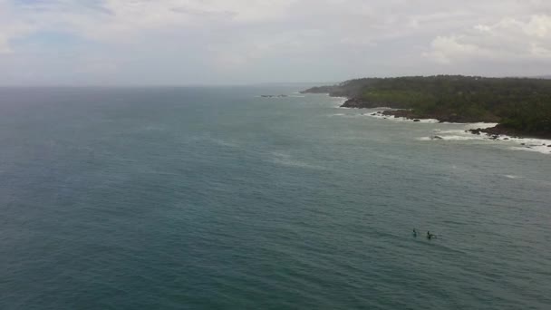 Okyanus Sörfü Ile Sri Lanka Adasının Kıyı Şeridinin Havadan Görüntüsü — Stok video