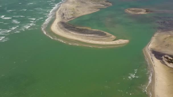 アダムズ橋の空中展望 スリランカ北西部のマナー島とインド南東部のラメサワーム島の間の浅瀬の連鎖 — ストック動画