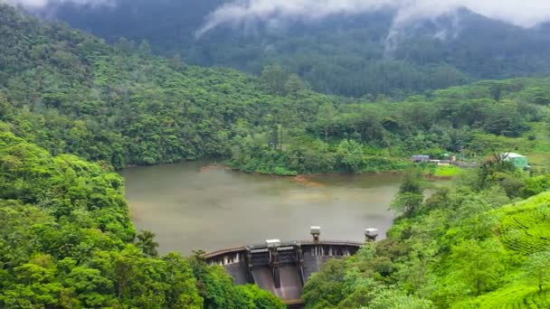 Barajının Gölün Havadan Görünüşü Hidroelektrik Enerjisi Yenilenebilir Enerji Üretiyor Sri — Stok video