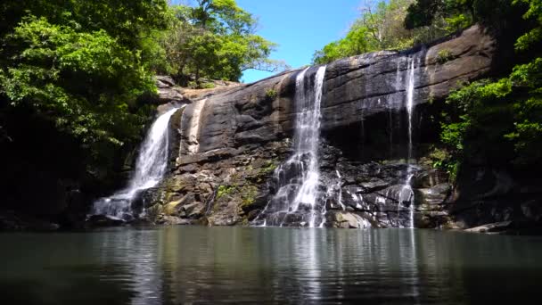 Sera Ella Wasserfälle Einer Gebirgsschlucht Tropischen Dschungel Sri Lanka Wasserfall — Stockvideo