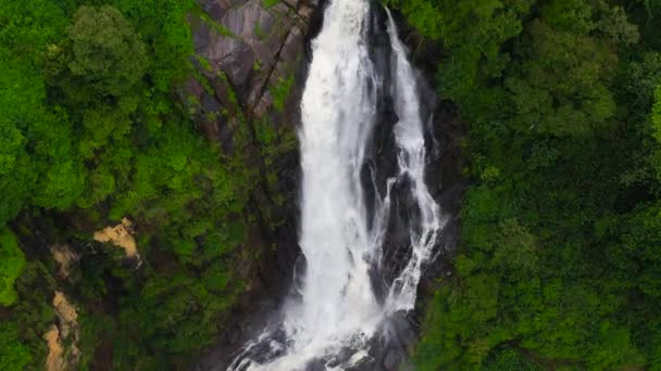 Luchtdrone Van Waterval Tropische Bergjungle Devon Falls Sri Lanka — Stockvideo
