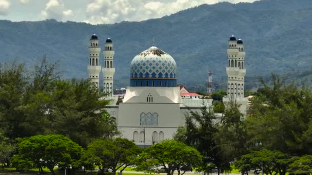 Vista Dall Alto Della Moschea Bandaraya Kota Kinabalu Likas Kota — Video Stock
