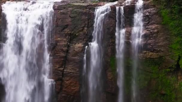 Waterval Een Tropisch Bos Luchtfoto Van Lower Ramboda Falls Sri — Stockvideo
