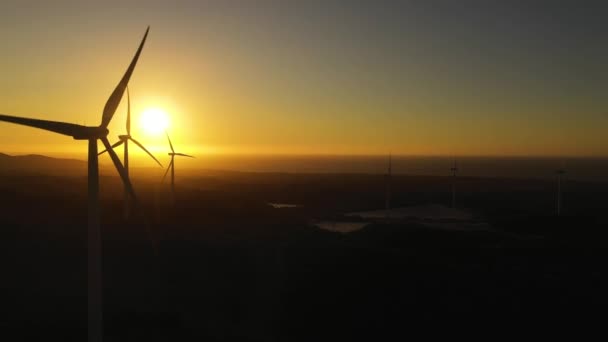 Pandangan Udara Terhadap Turbin Angin Menghasilkan Energi Yang Bersih Energi — Stok Video