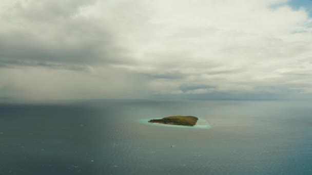 Clima Nublado Tormentoso Sobre Superficie Azul Del Mar Desde Arriba — Vídeo de stock