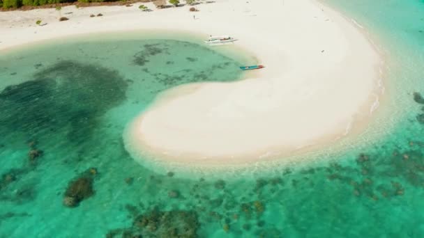 Spiaggia Sabbiosa Isola Tropicale Atollo Con Barriera Corallina Acqua Ascia — Video Stock