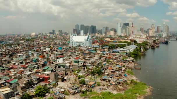 Manila Huvudstad Filippinerna Med Slum Och Fattiga Distrikt Och Skyskrapor — Stockvideo