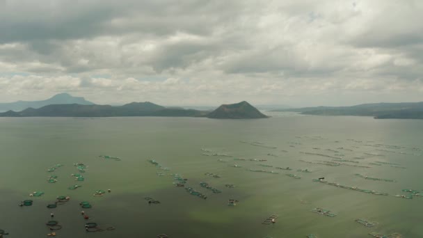 Vulkan Taal Auf Einer Insel Mittleren See Mit Fischfarm Luftaufnahme — Stockvideo