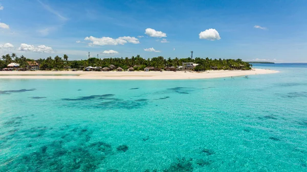 ターコイズブルーの水と美しい海の風景のビーチ フィリピンのバンタヤン島 — ストック写真
