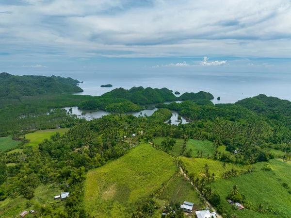 Vista Aérea Las Islas Tropicales Selva Contra Fondo Del Mar — Foto de Stock
