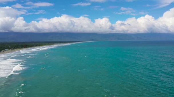 Zandstrand Met Hotels Toeristen Surfplek Luchtdrone Sabang Beach Baler Aurora — Stockvideo