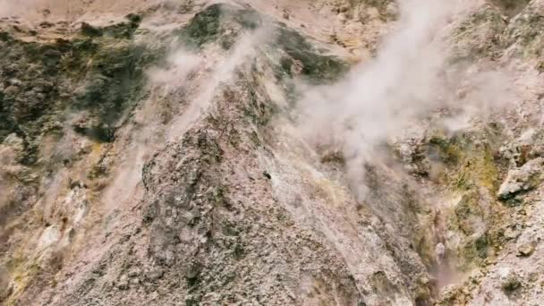 Vista Aérea Del Volcán Activo Con Gases Humo Azufre Cámara — Vídeos de Stock