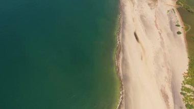 Güzel bir plaj manzaralı tropik bir manzara. Filipinler.