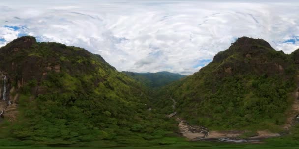 滝と山の風景 ラワナの滝 スリランカ 360パノラマVr — ストック動画