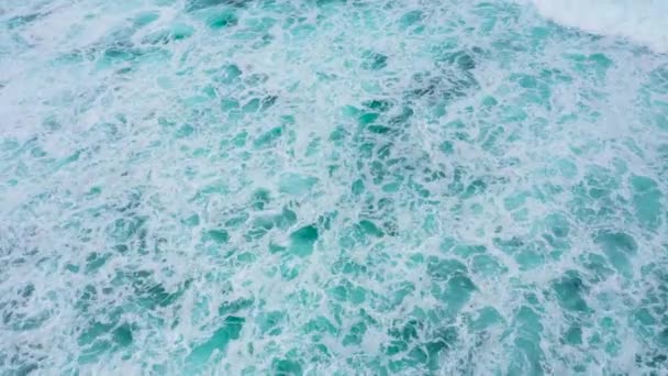 Blauwe Zee Textuur Met Golven Schuim Zeegolven Met Schuim Bij — Stockvideo