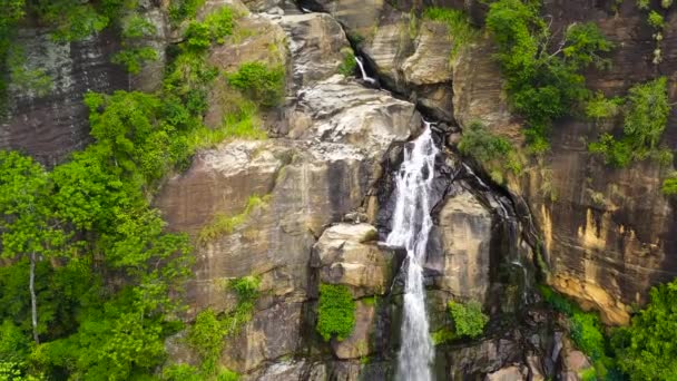 Вид Воздуха Водопад Равана Водопад Тропическом Лесу Шри Ланка — стоковое видео