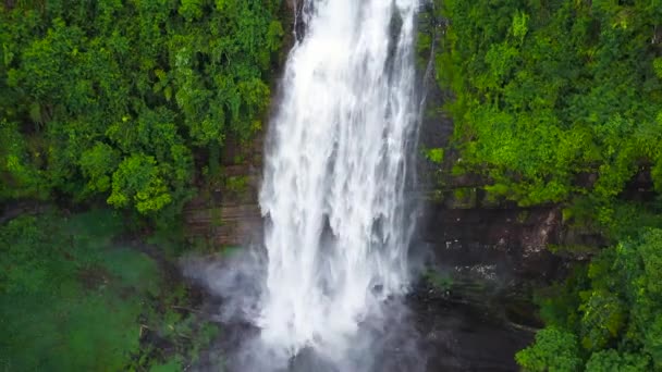 Drone Aéreo Cachoeira Floresta Tropical Quedas Mapalana Sri Lanka — Vídeo de Stock