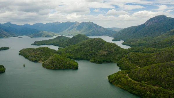 Lago Entre Montanhas Cobertas Selva Sri Lanka Santuário Victoria Randenigala — Fotografia de Stock