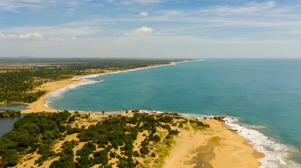 Top Pandangan Pantai Sri Lanka Dengan Pantai Sungai Dan Tanah — Stok Foto