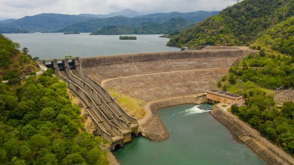 Luchtfoto Van Betonnen Dam Bij Stuwmeer Waterkrachtcentrale Randenigala Sri Lanka — Stockfoto