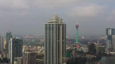 Nilüfer kulesi ve gökdelenleri olan Colombo 'nun hava aracı. Sri Lanka