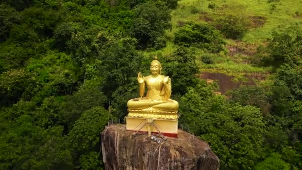 Boeddhabeeld Zittende Boeddha Rots Aluvihara Rock Temple Matale Centrale Provincie — Stockvideo