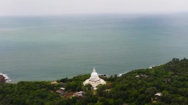 Japon Barış Pagoda 'sının hava aracı, Sri Lanka Unawatuna yakınlarındaki Budist tapınağı.