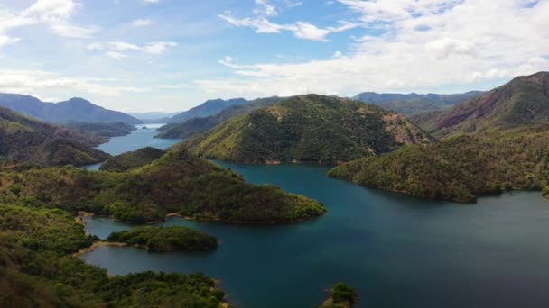 Lake Mountains Covered Tropical Forest Randenigala Reservoir Sri Lanka — Stockvideo