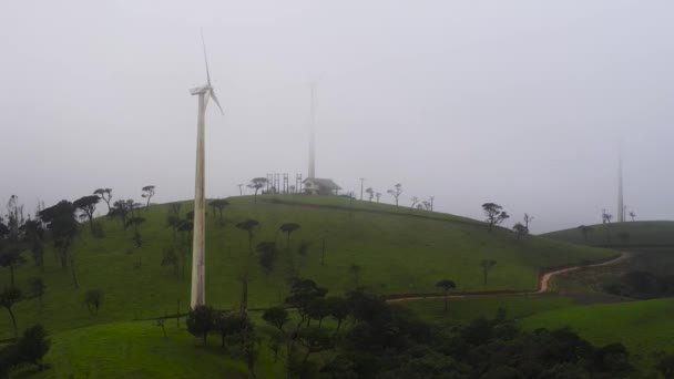 Vedvarende Energi Vindmøllepark Vindmøller Tåge Skyer Sri Lanka Vindkraftværket Ambewela – Stock-video