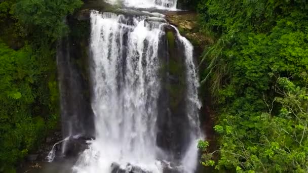 Waterfall Mountain Canyon Surrounded Jungle Mount Vernon Sri Lanka — Vídeo de Stock