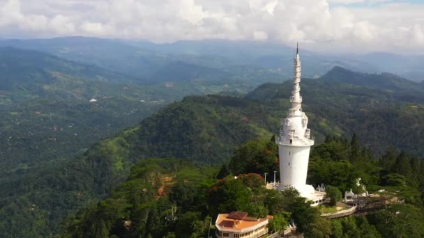 Luchtfoto Drone Van Hoge Ambuluwawa Toren Gestileerd Uit Boeddhistische Stupa — Stockvideo