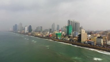 Colombo 'nun hava aracı okyanus manzaralı. Sri Lanka.