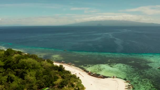 Praia Areia Ilha Tropical Cercada Por Recifes Coral Vista Superior — Vídeo de Stock