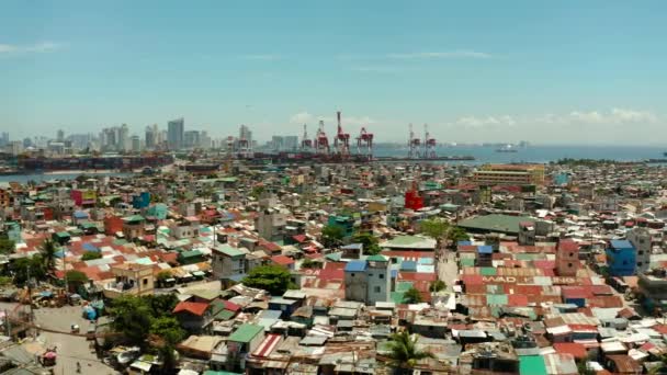 Slumområden Manila Och Skyskrapor Och Affärsbyggnader Ovanifrån Moderna Byggnader Centrum — Stockvideo