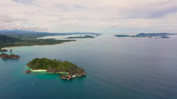 Tropische Landschaft Matukad Island Mit Schönem Strand Und Touristen Bei — Stockvideo