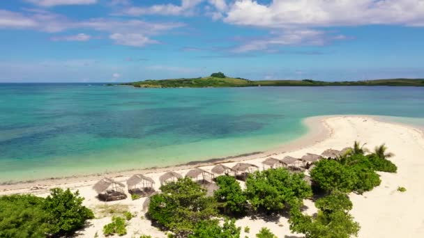 Tropisk Med Palmer Och Vit Sandstrand Cotivas Island Cottage Caramoan — Stockvideo