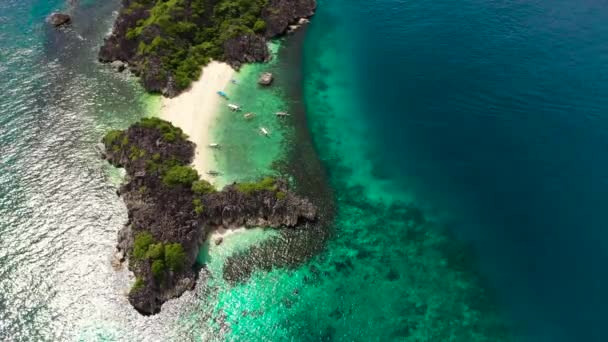 Tropisch Eiland Met Zand Met Toeristen Blauwe Zee Uitzicht Vanuit — Stockvideo