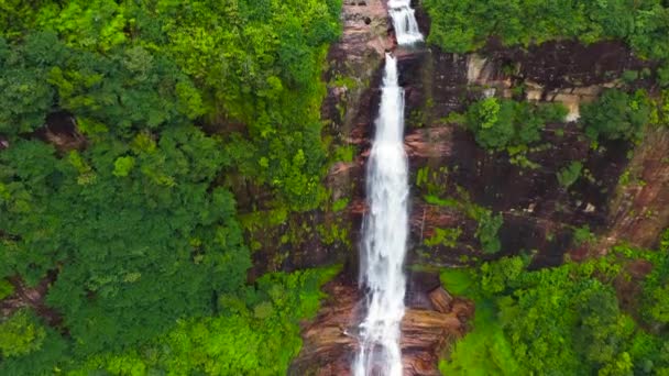 Prachtige Waterval Bergen Tussen Theeplantages Gartmore Valt Maskeliya Sri Lanka — Stockvideo