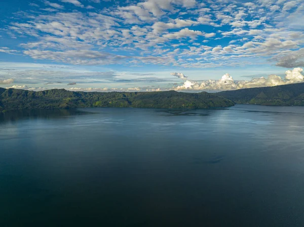 Top Uitzicht Het Tobameer Tussen Bergen Met Regenwoud Sumatra Indonesië — Stockfoto