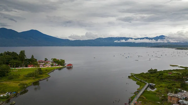 Vista Aérea Del Lago Kerinci Entre Las Montañas Sumatra Indonesia —  Fotos de Stock