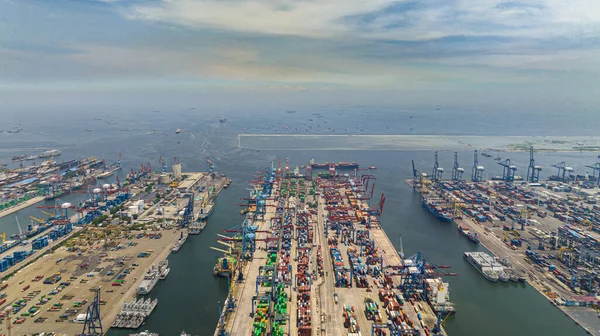 Vista Aérea Porto Carga Marítima Com Contentores Guindastes Porto Tanjung — Fotografia de Stock