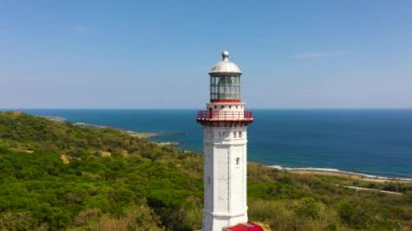 Bojeador Burnu 'ndaki güzel deniz feneri. Ilocos Norte, Filipinler.